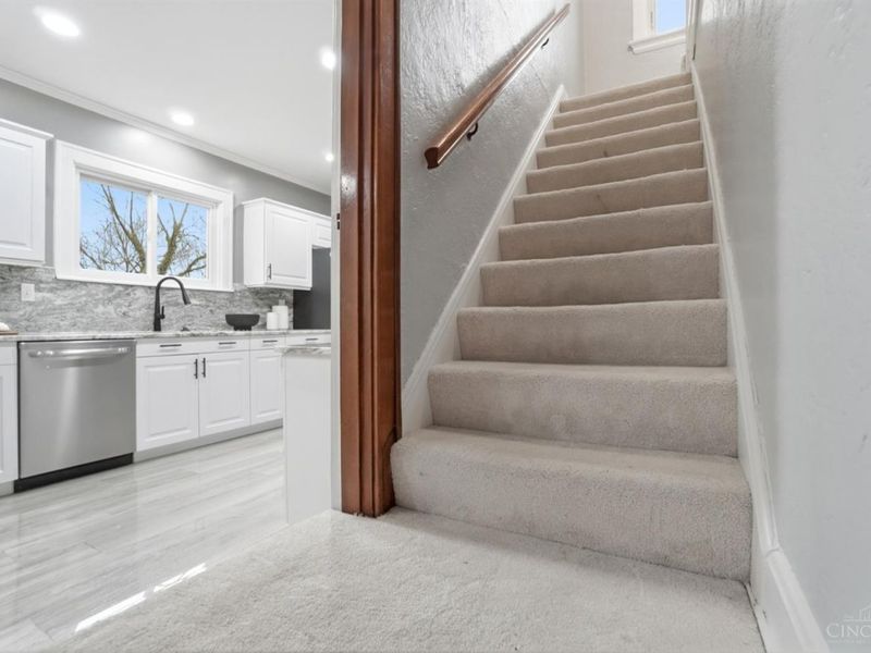 1352 Westminster Drive, Cincinnati, OH 45229 Photo 19