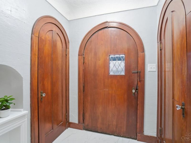 1352 Westminster Drive, Cincinnati, OH 45229 Photo 3