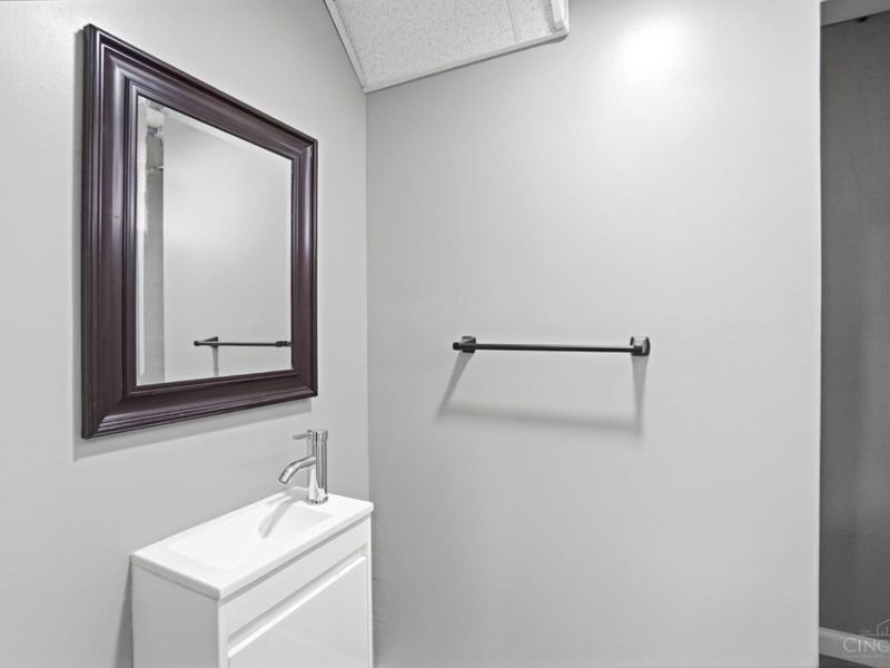 1352 Westminster Drive, Cincinnati, OH 45229 Photo 35