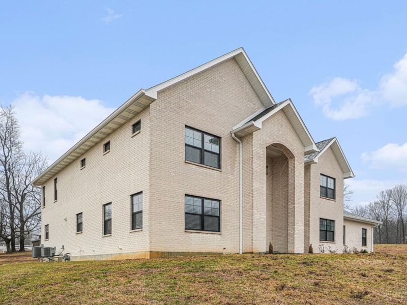 1324 Northwoods Drive, Hillsboro, OH 45133 Photo 2