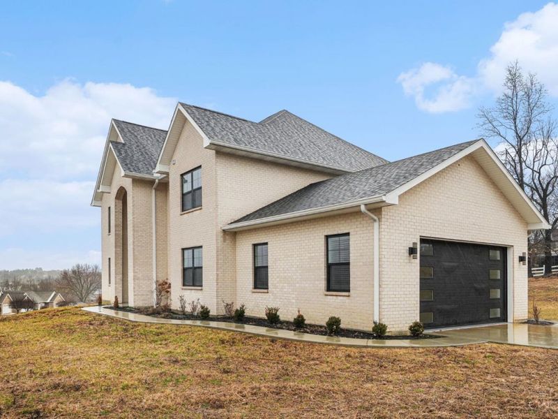 1324 Northwoods Drive, Hillsboro, OH 45133 Photo 3