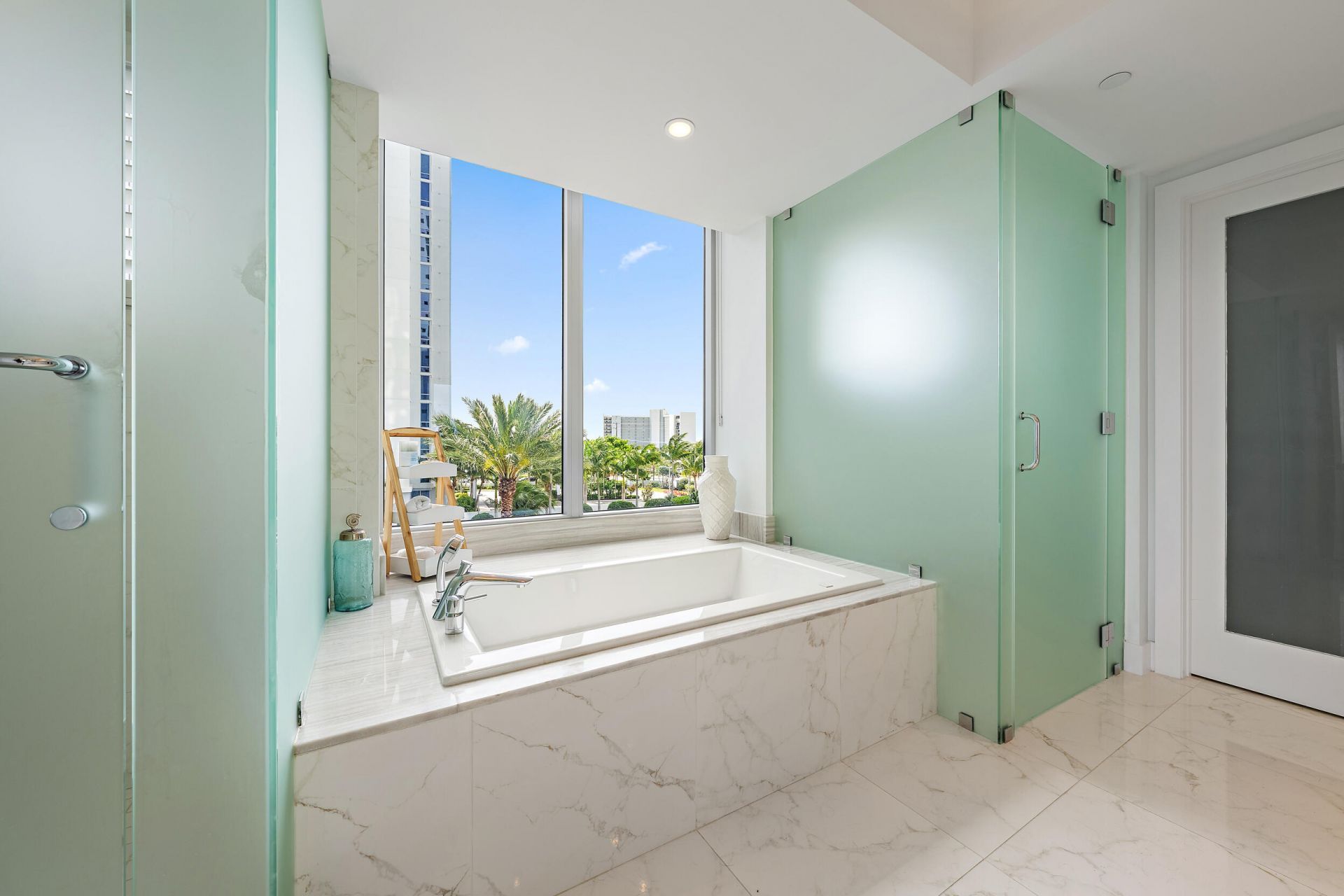 1 Water Club Way, Unit 504, North Palm Beach, FL 33408 Photo