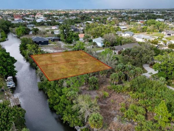 3015 BANYAN WAY, PUNTA GORDA, FL 33950