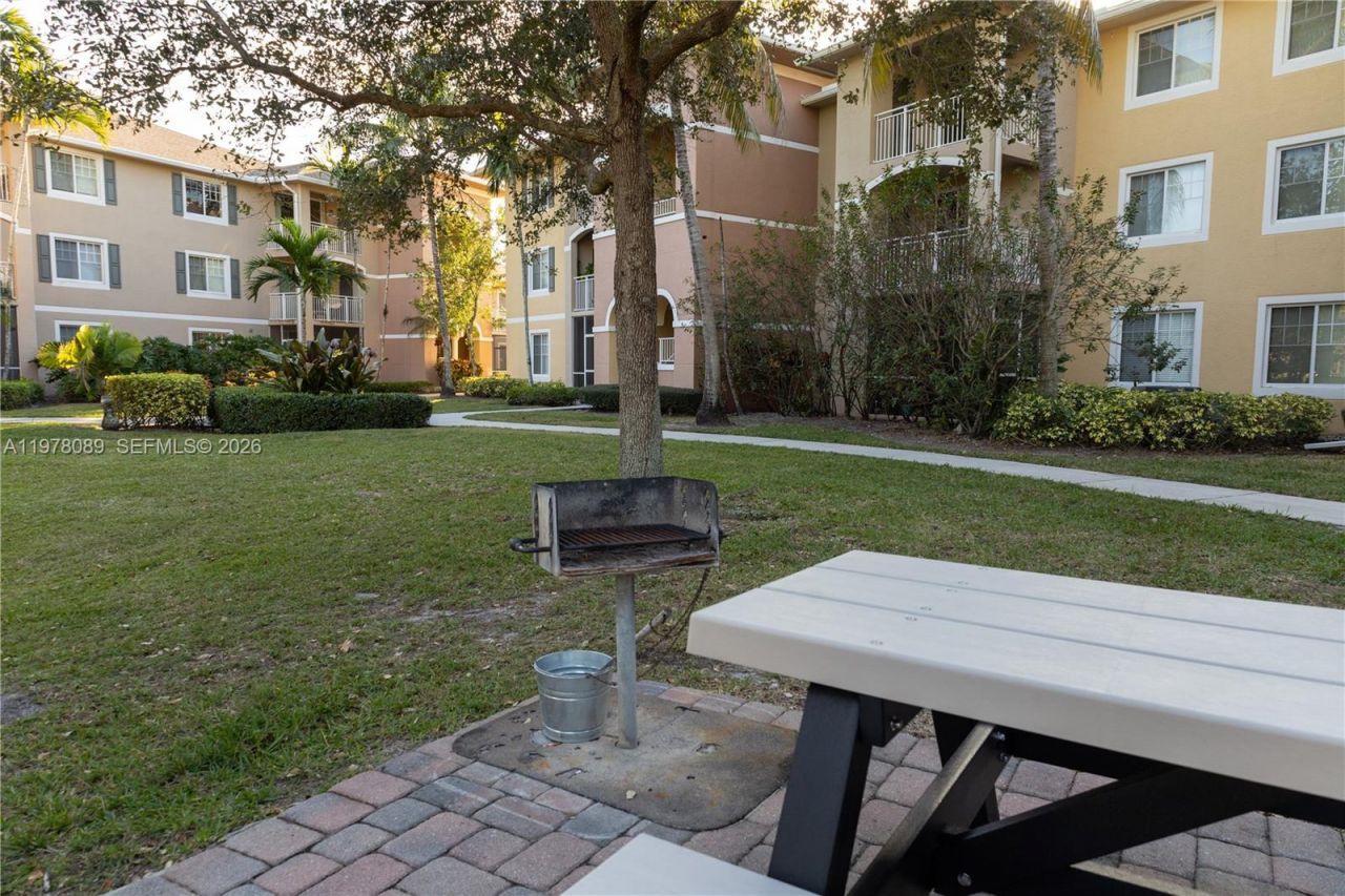 6386 Emerald Dunes Dr , Unit 102, West Palm Beach, FL 33411 Photo