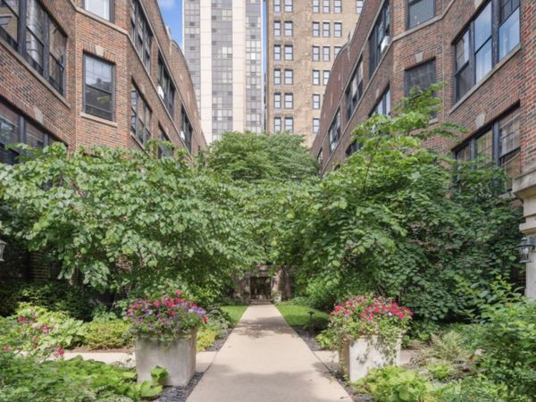 2311 N Commonwealth Avenue, Unit 2W, Chicago, IL 60614