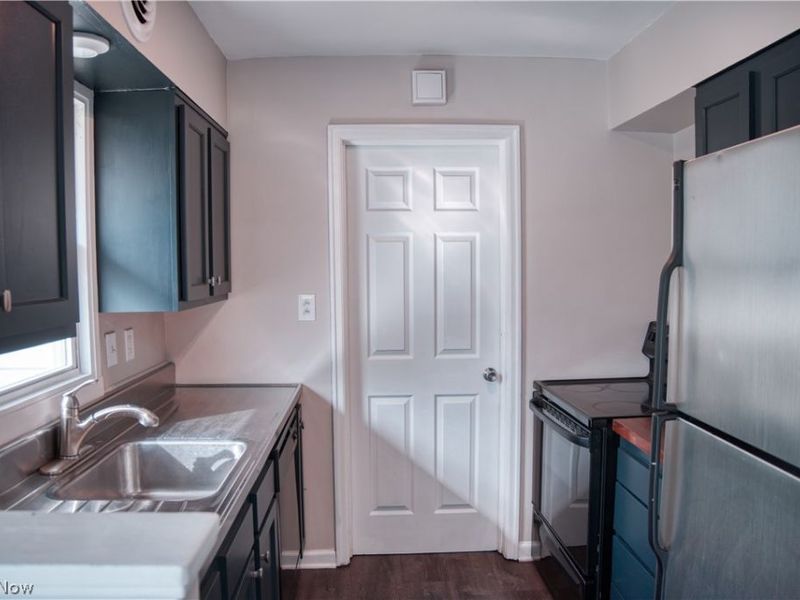 9272 W Ridgewood Drive, Parma Heights, OH 44130 Photo 3