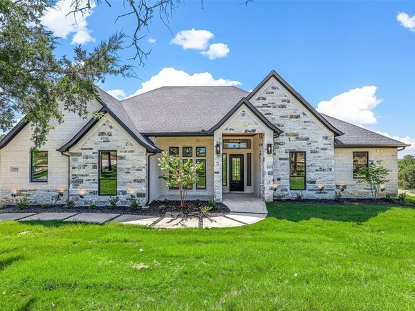 1064 Glenoaks Drive , Weatherford, TX 76088