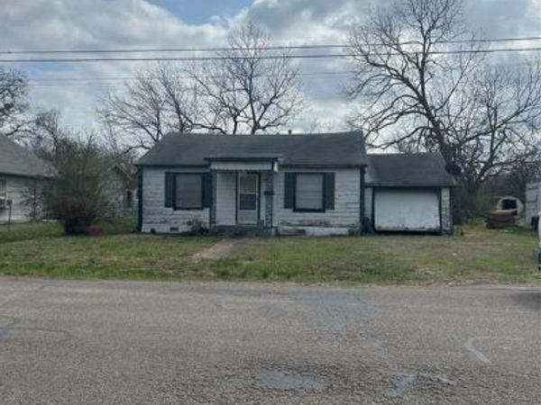 509 Allen Avenue , Bonham, TX 75418