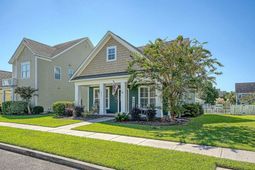 111 Foxglove Avenue photo 4