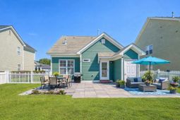 111 Foxglove Avenue photo 4