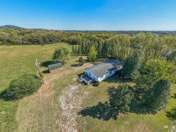 1064 Lauderdale Ln, Bethpage, TN 37022