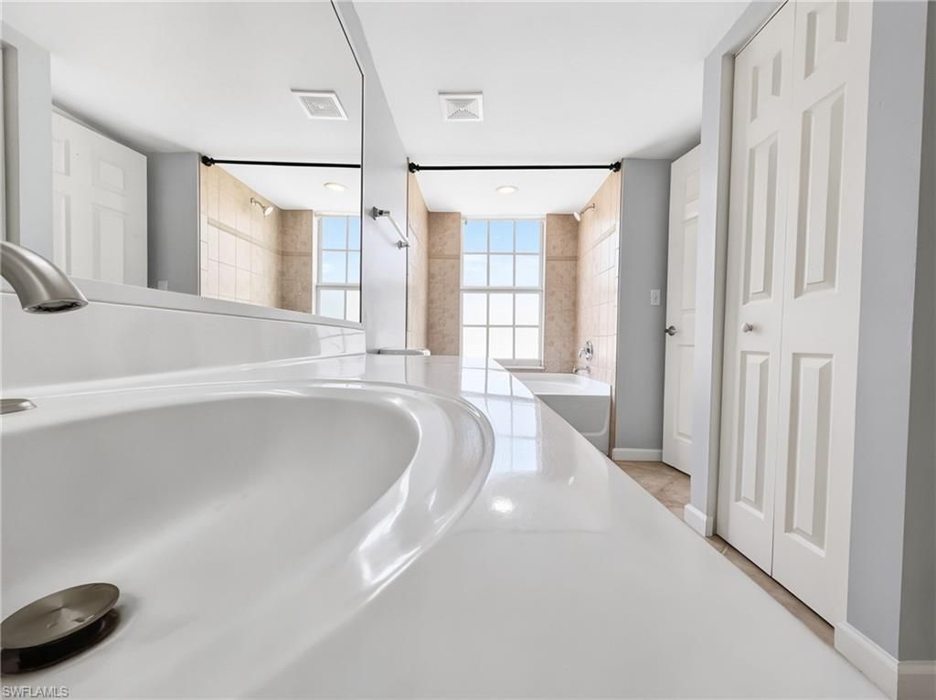 4121 Residence Dr, Unit 323, Fort Myers, FL 33901 Photo