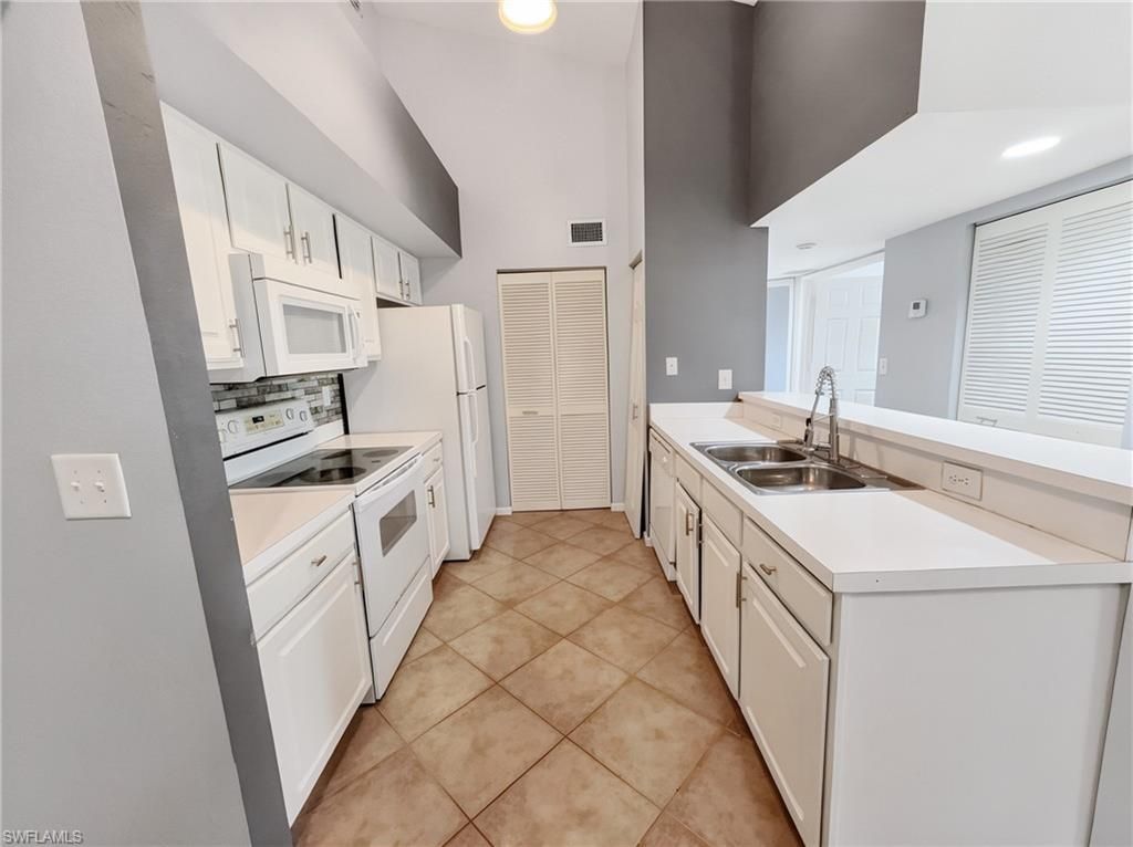 4121 Residence Dr, Unit 323, Fort Myers, FL 33901 Photo