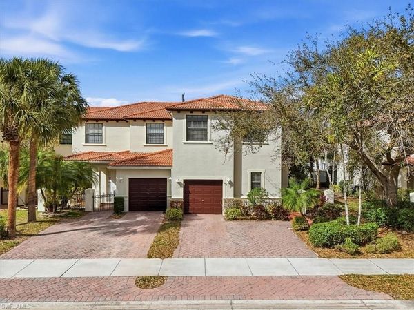 7576 Bristol CIR, NAPLES, FL 34120
