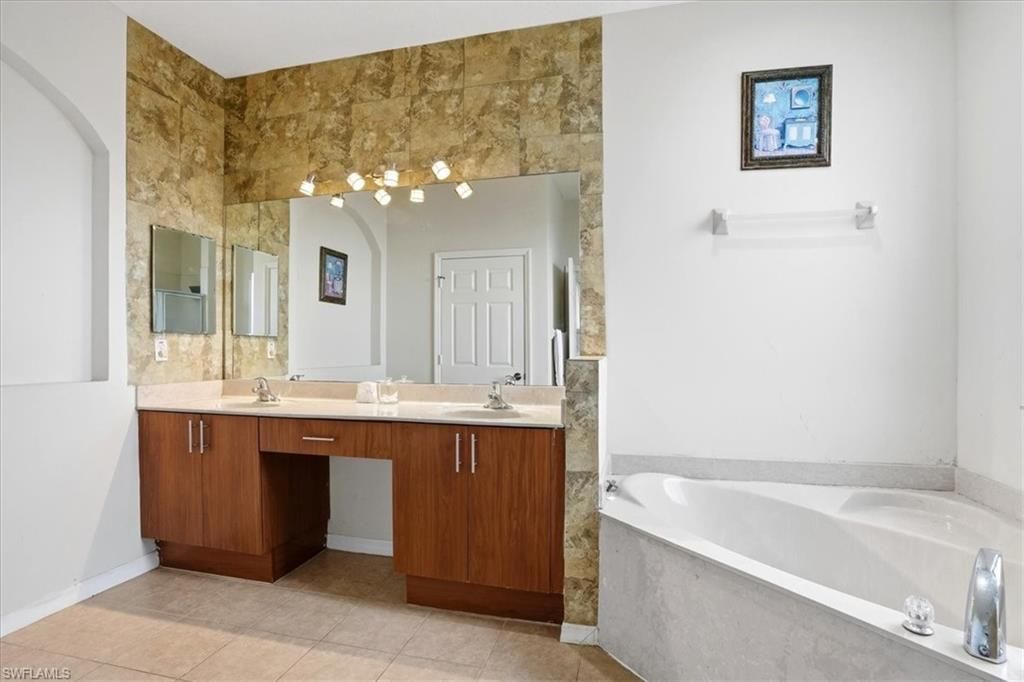 7576 Bristol Cir, Naples, FL 34120 Photo