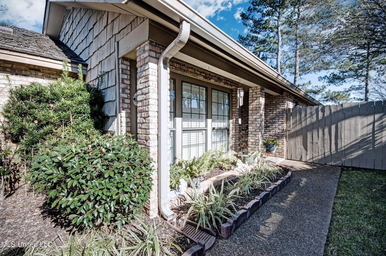 23 Club Oaks Circle, Pearl, MS 39208 Main Photo