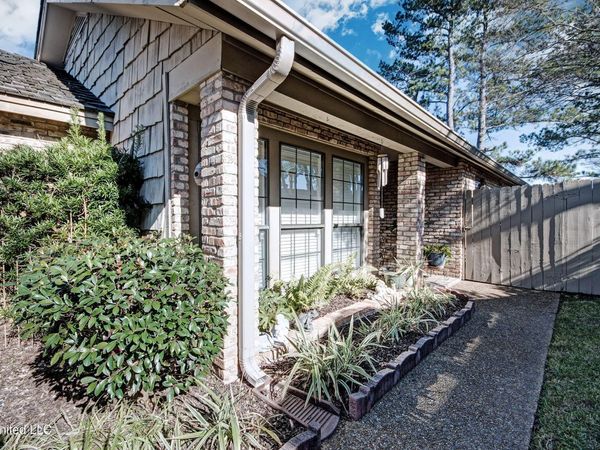 23 Club Oaks Circle, Pearl, MS 39208
