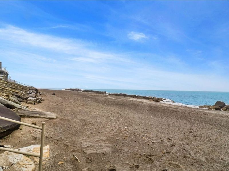 4319 Shore Drive, Lorain, OH 44053 Photo 2