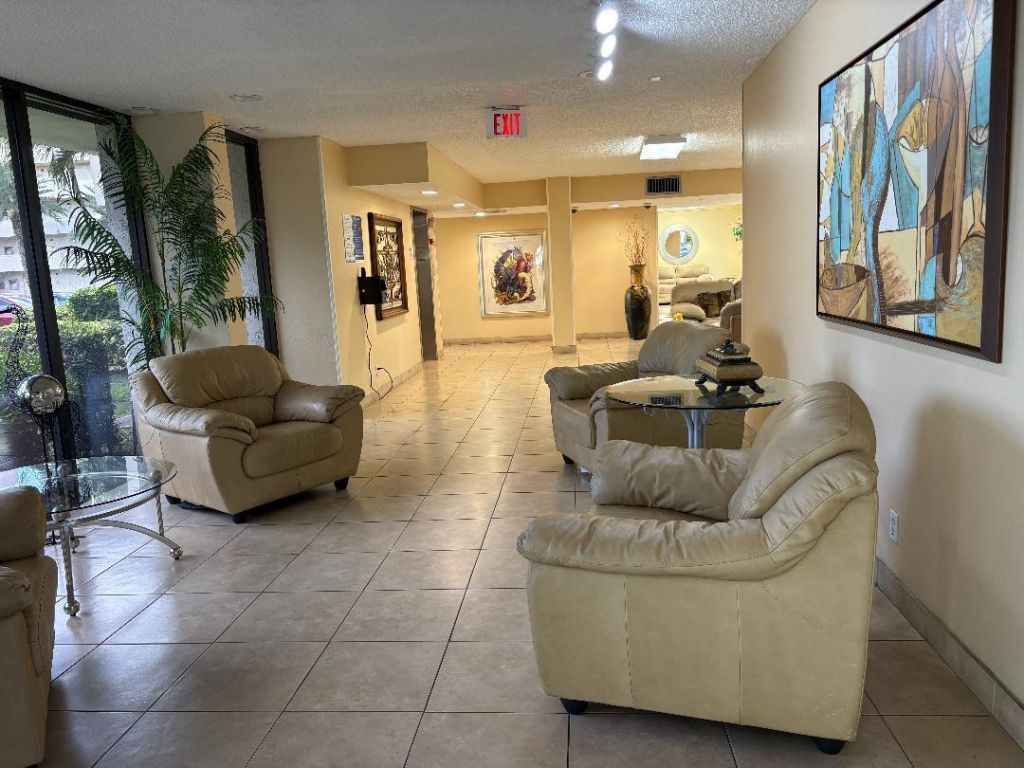 8900 Washington Boulevard, Unit 409, Pembroke Pines, FL 33025 Photo