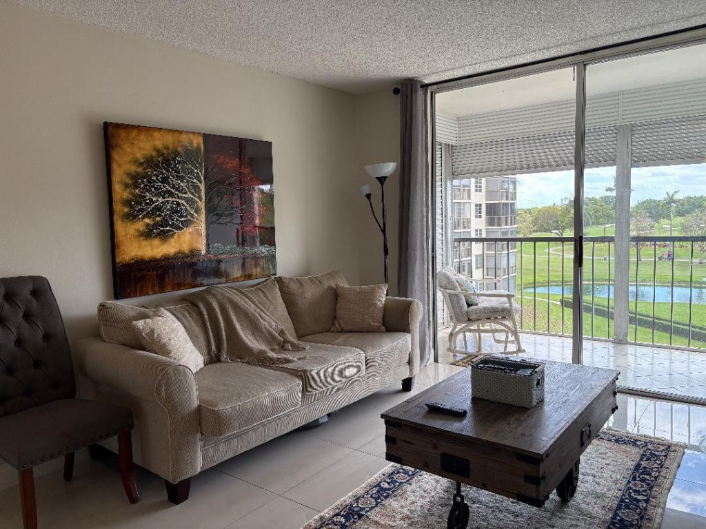 8900 Washington Boulevard, Unit 409, Pembroke Pines, FL 33025 Photo