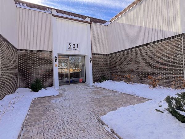 521 73rd Street , Unit 105, Downers Grove, IL 60516