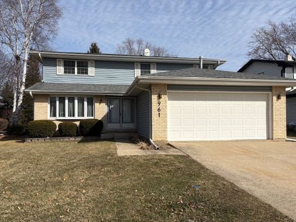 961 Dearborn Circle , Carol Stream, IL 60188