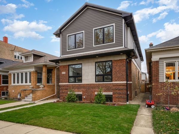2225 W Carmen Avenue , Chicago, IL 60625