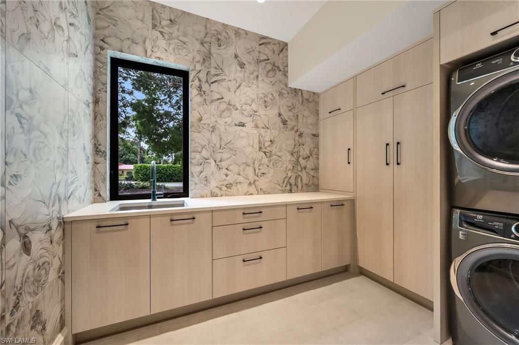 122 Caribbean Rd, Naples, FL 34108 Photo
