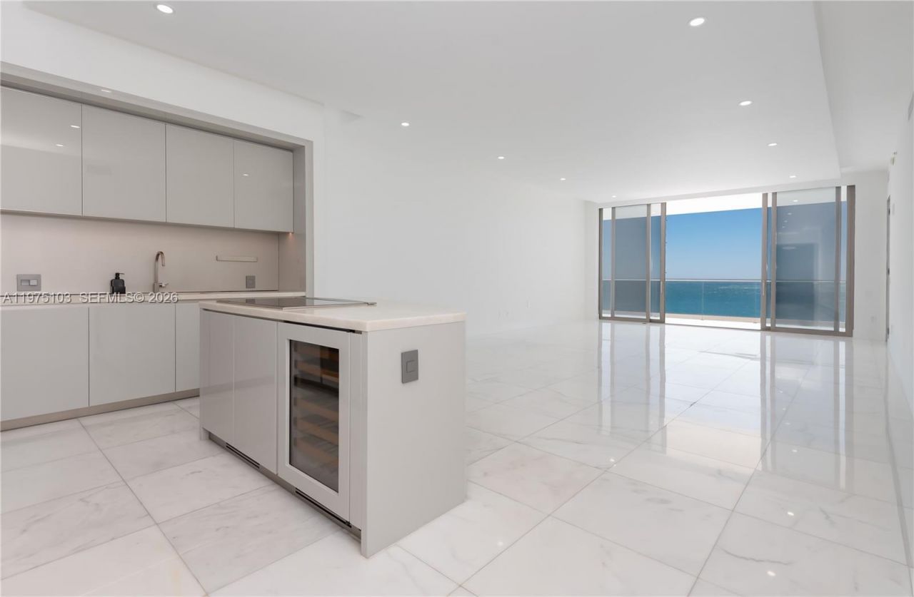 18975 Collins Ave , Unit 801, Sunny Isles Beach, FL 33160 Photo