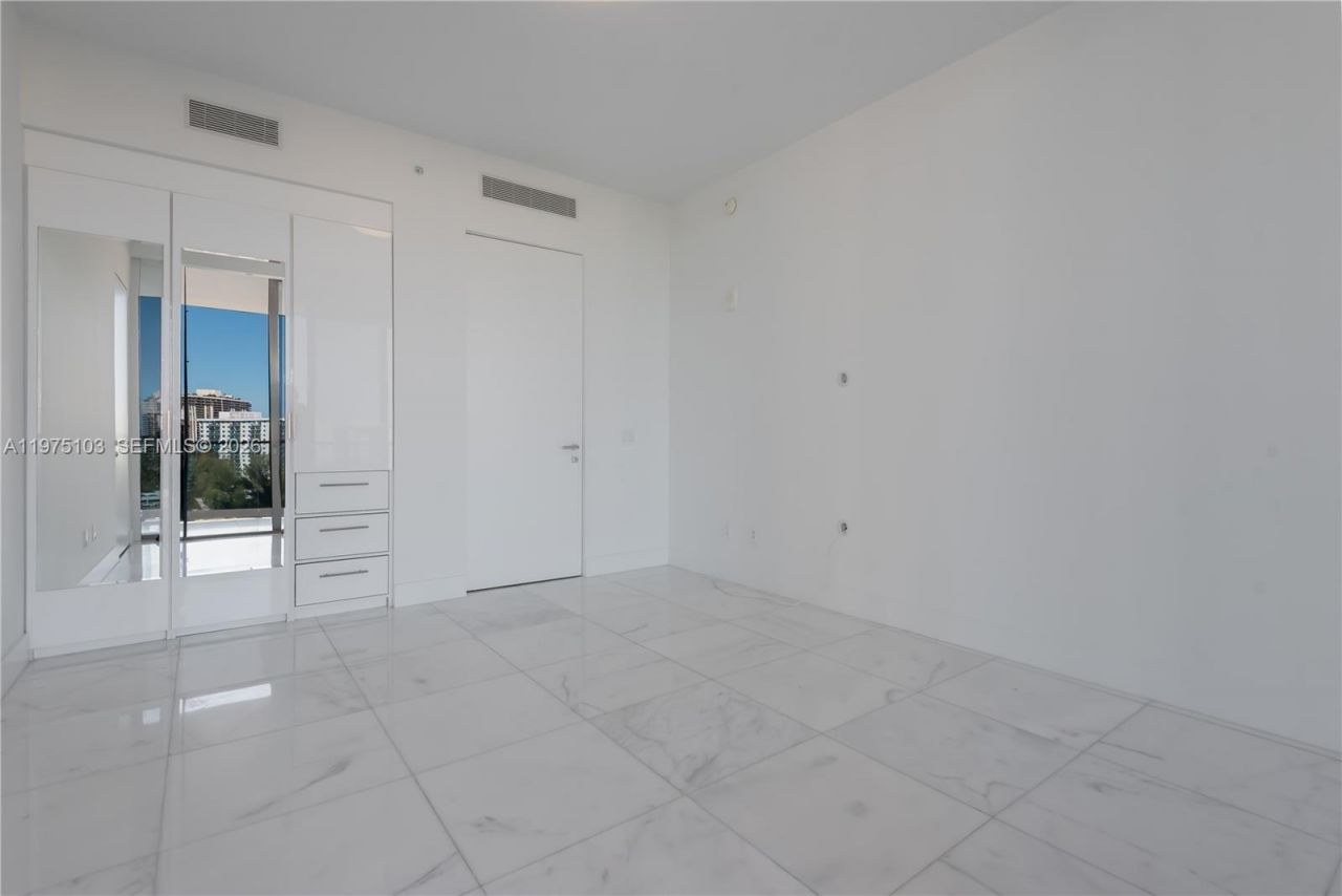 18975 Collins Ave , Unit 801, Sunny Isles Beach, FL 33160 Photo