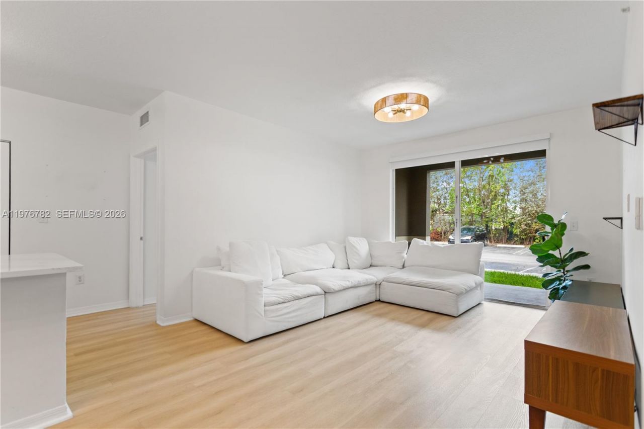 6851 SW 44th St , Unit 107, Miami, FL 33155 Photo