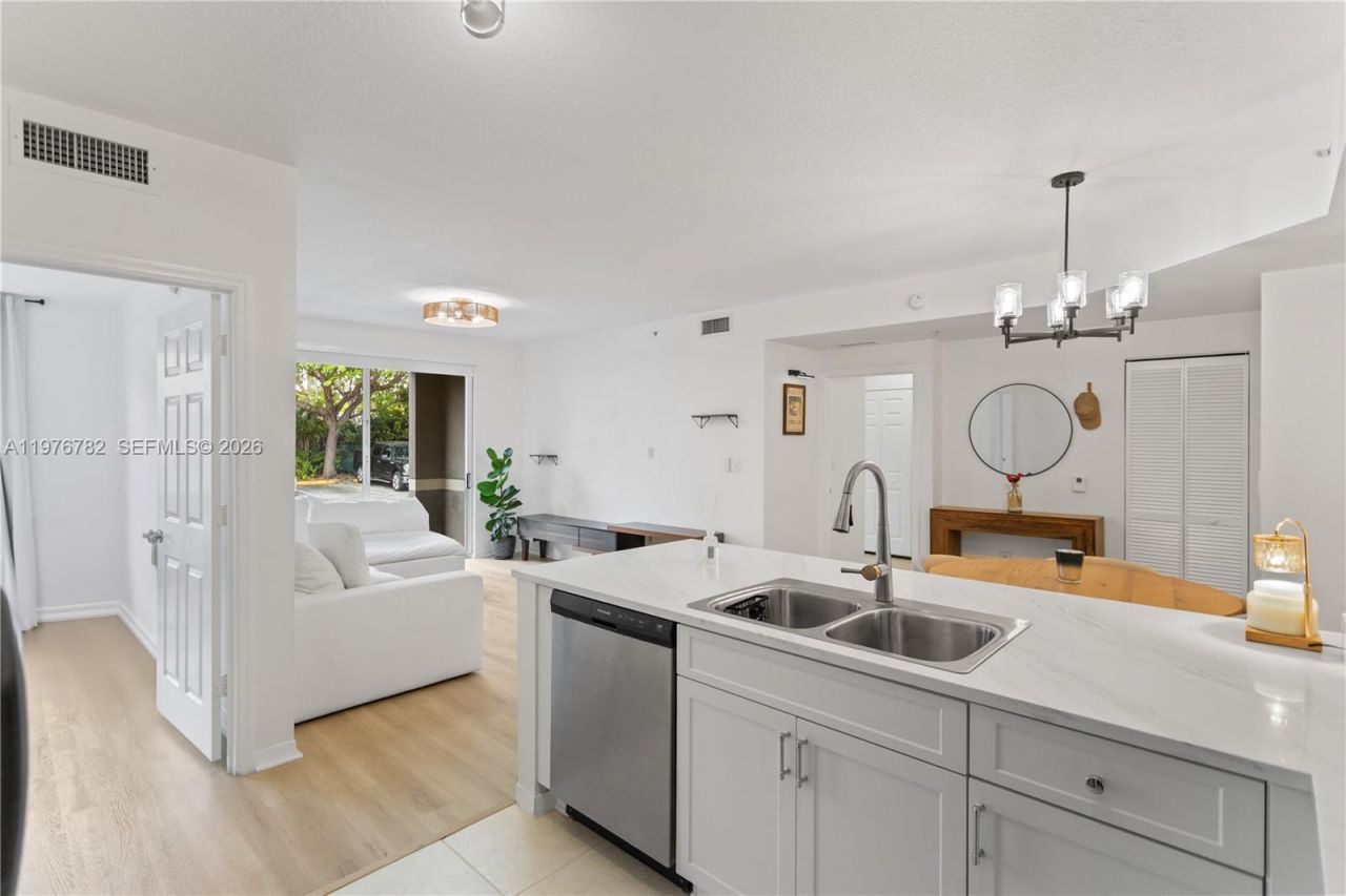 6851 SW 44th St , Unit 107, Miami, FL 33155 Photo