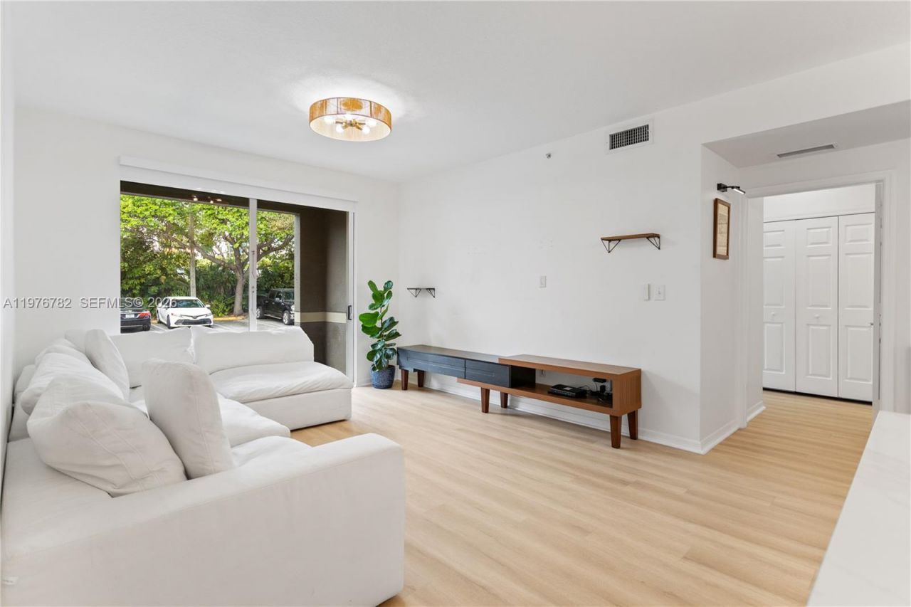 6851 SW 44th St , Unit 107, Miami, FL 33155 Photo