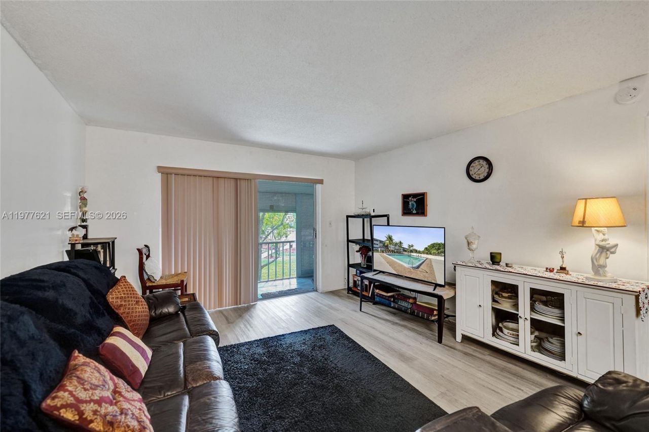 4650 Washington St , Unit 209, Hollywood, FL 33021 Photo