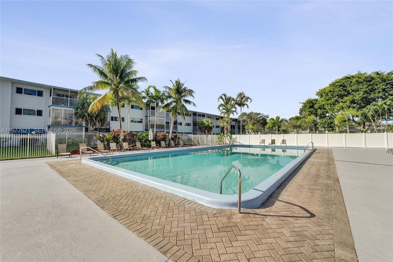 4650 Washington St , Unit 209, Hollywood, FL 33021 Photo