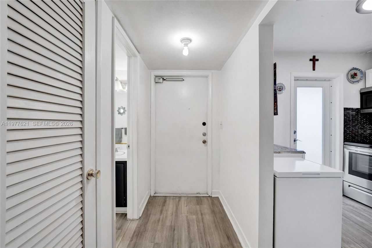 4650 Washington St , Unit 209, Hollywood, FL 33021 Photo