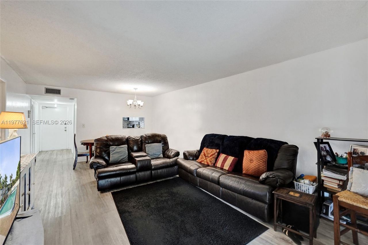 4650 Washington St , Unit 209, Hollywood, FL 33021 Photo