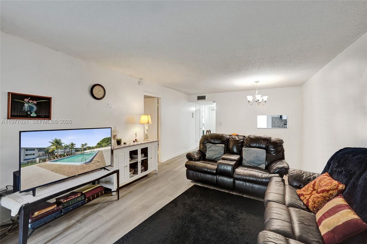 4650 Washington St , Unit 209, Hollywood, FL 33021 Photo