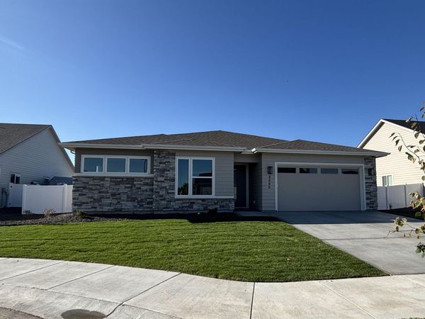 2555 E Skokie St, Eagle, ID 83616