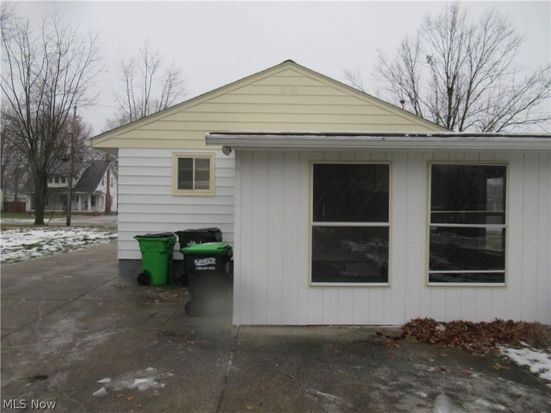 1811 E 298th Street, Wickliffe, OH 44092 Photo 4
