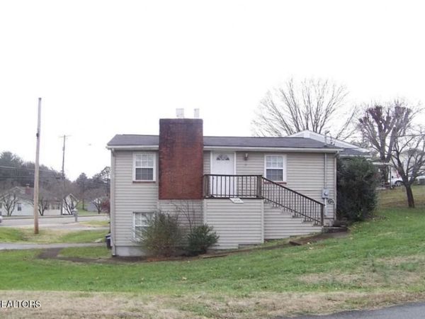 2225 NW Madison Rd, Knoxville, TN 37912