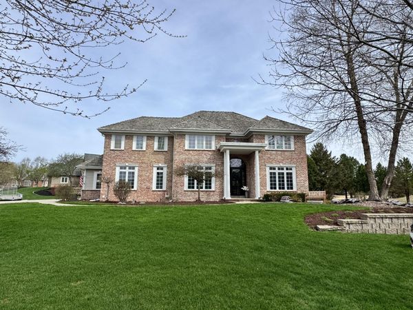 923 N Evergreen Cir, Hartland, WI 53029