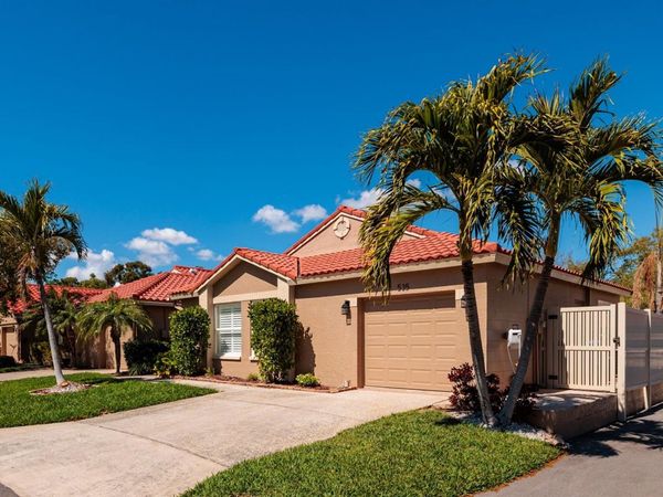 535 ST TROPEZ CIRCLE NE, ST PETERSBURG, FL 33703