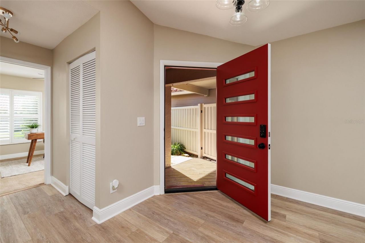 535 St Tropez Circle Ne, Saint Petersburg, FL 33703 Photo