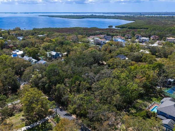 8004 BAY DRIVE, TAMPA, FL 33635