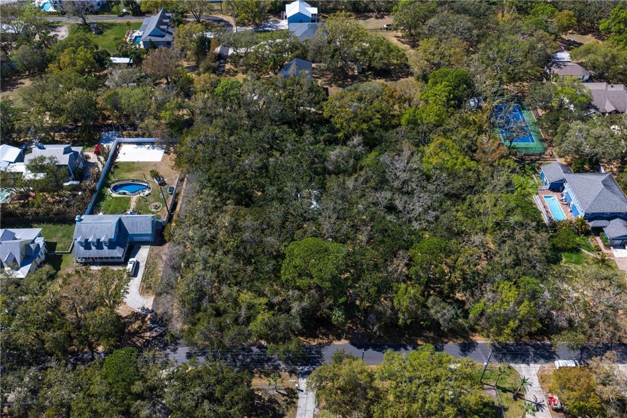 8004 Bay Drive, Tampa, FL 33635 Photo