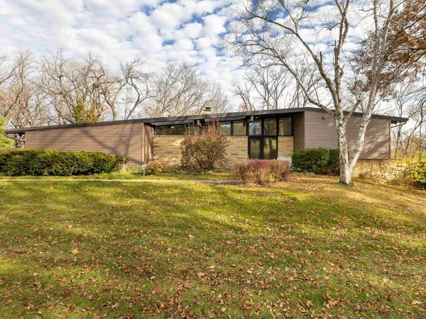 12350 Barony Drive, Dubuque, IA 52001