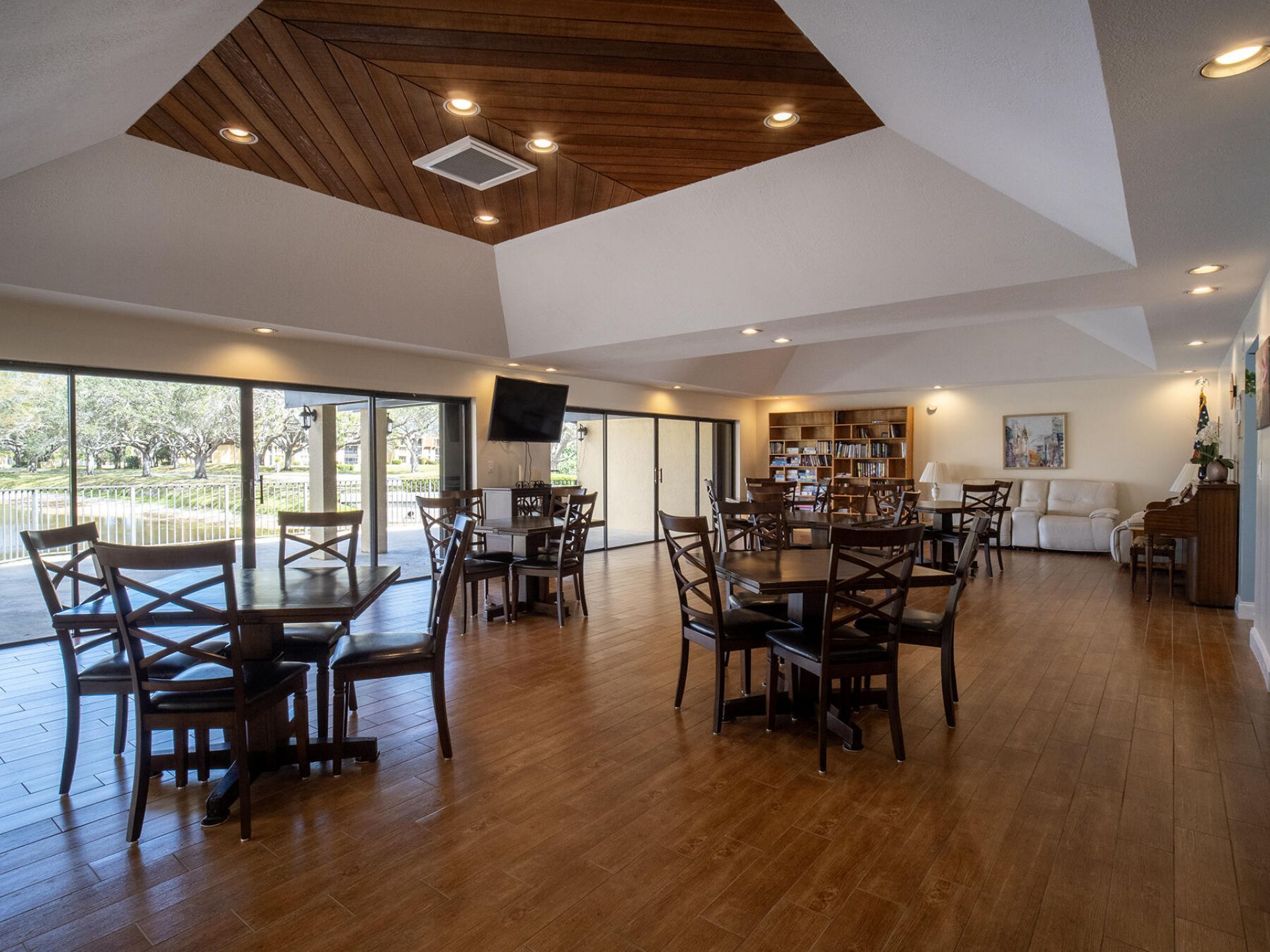 5390 Woodland Lakes Drive, Unit 104, Palm Beach Gardens, FL 33418 Photo