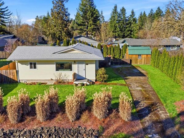 915 SE Zee Ct, McMinnville, OR 97128