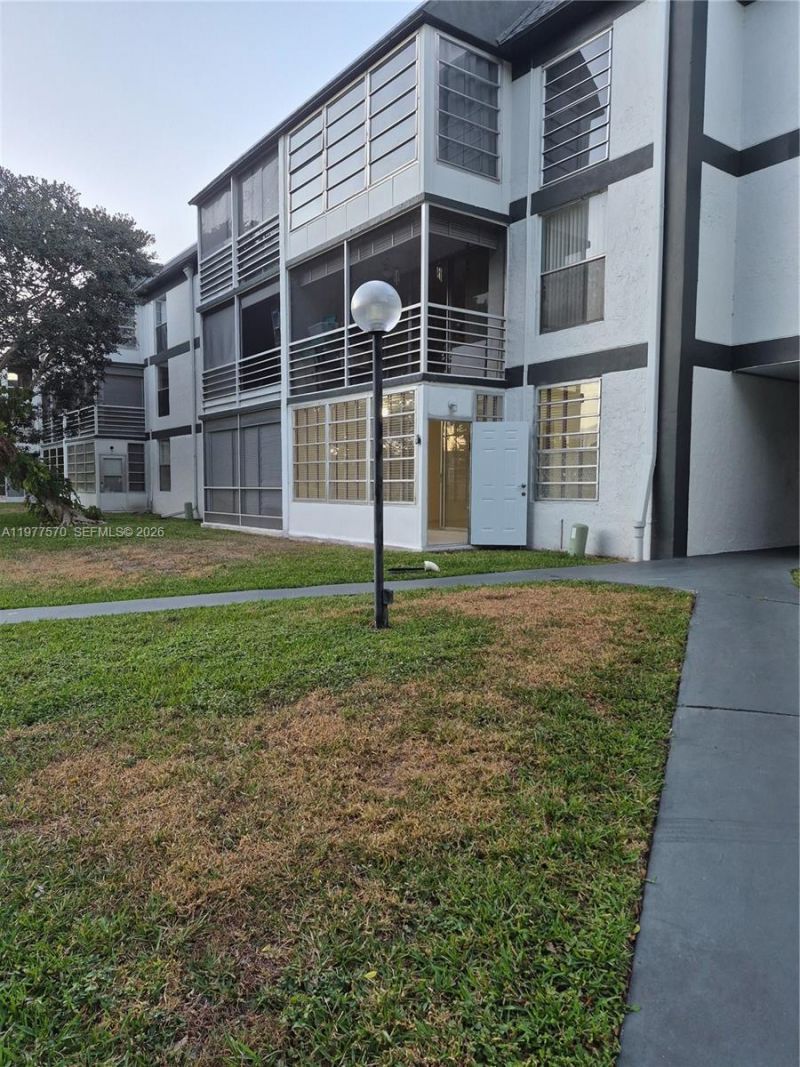 8300 Sands Point Blvd, Unit K106, Tamarac, FL 33321 Photo